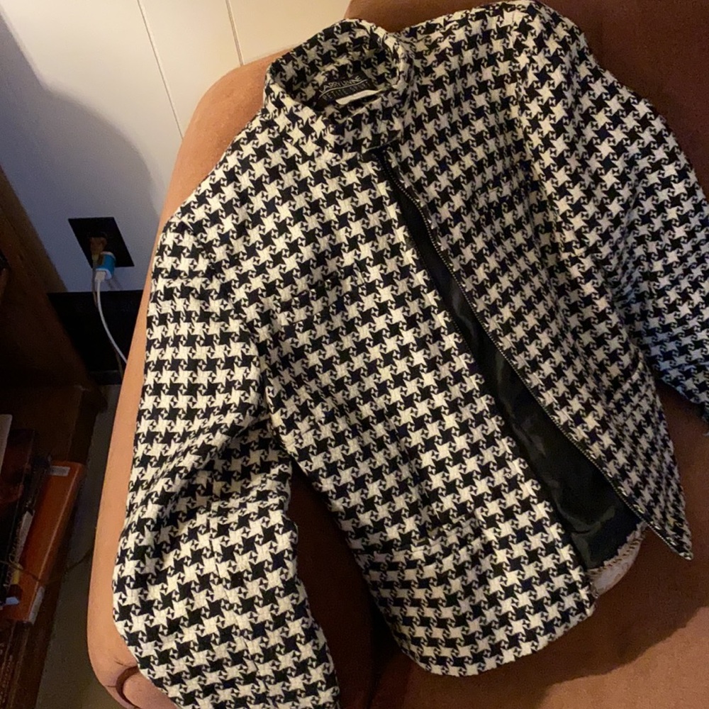 Larry Levine petite short fully lined jacket